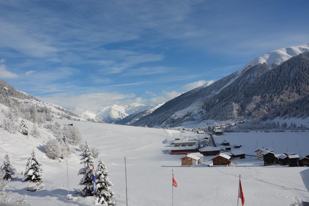 Hotel Restaurant Walliser Sonne Reckingen Esterno foto