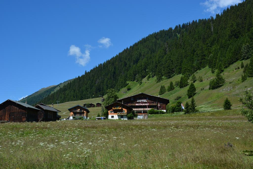 Hotel Restaurant Walliser Sonne Reckingen Esterno foto