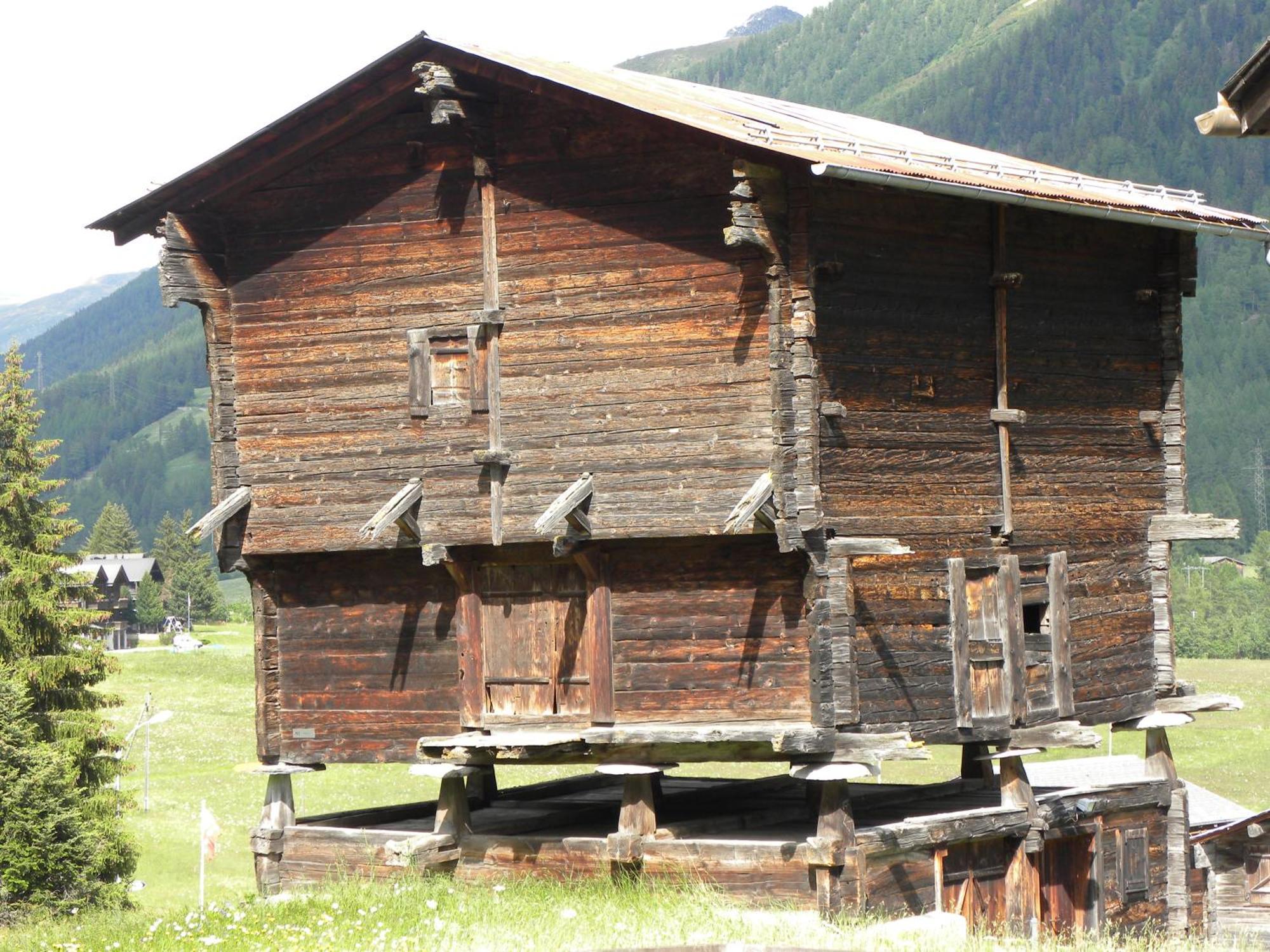 Hotel Restaurant Walliser Sonne Reckingen Esterno foto