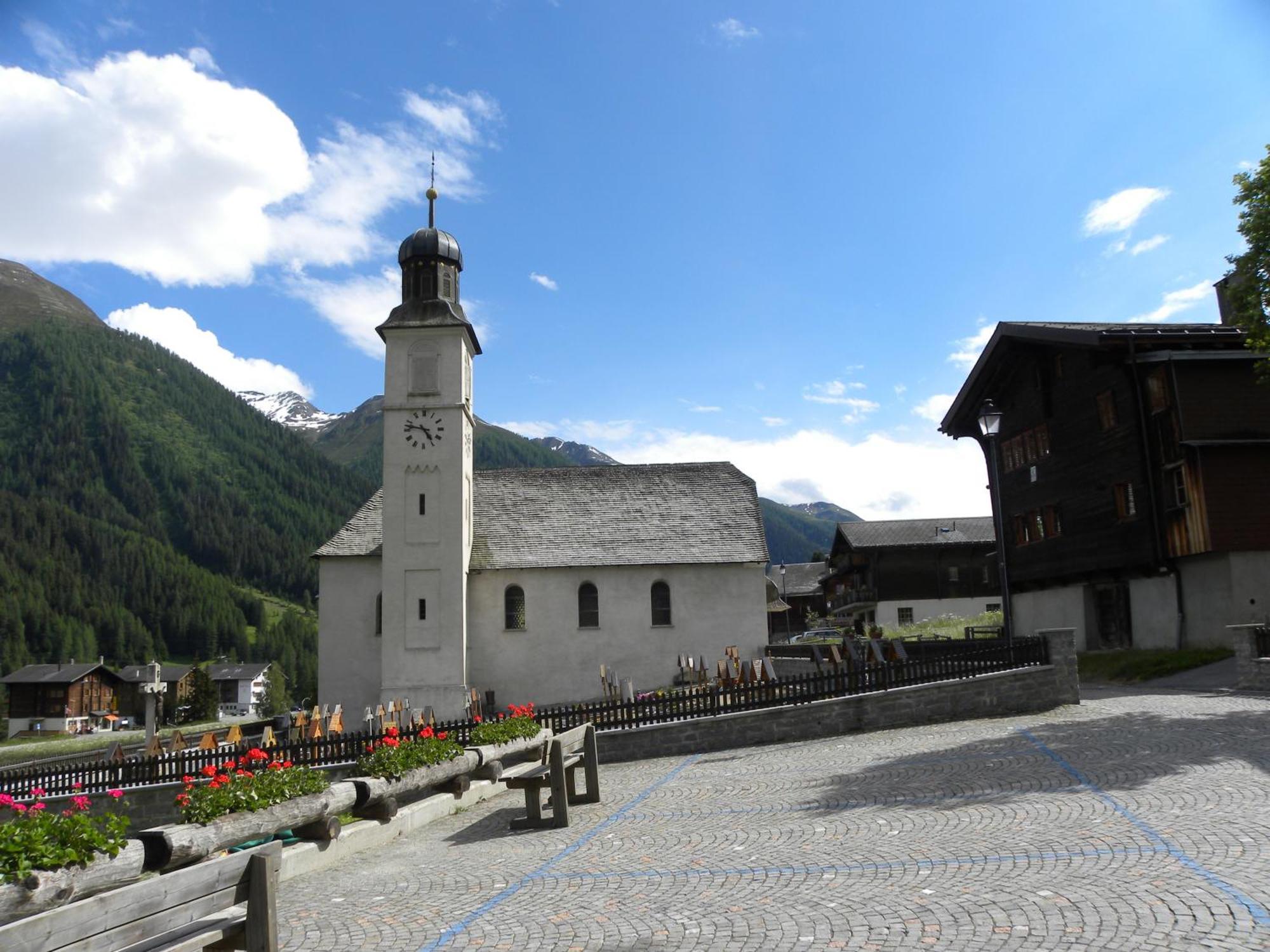 Hotel Restaurant Walliser Sonne Reckingen Esterno foto