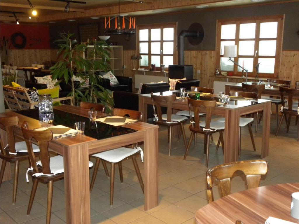 Hotel Restaurant Walliser Sonne Reckingen Esterno foto