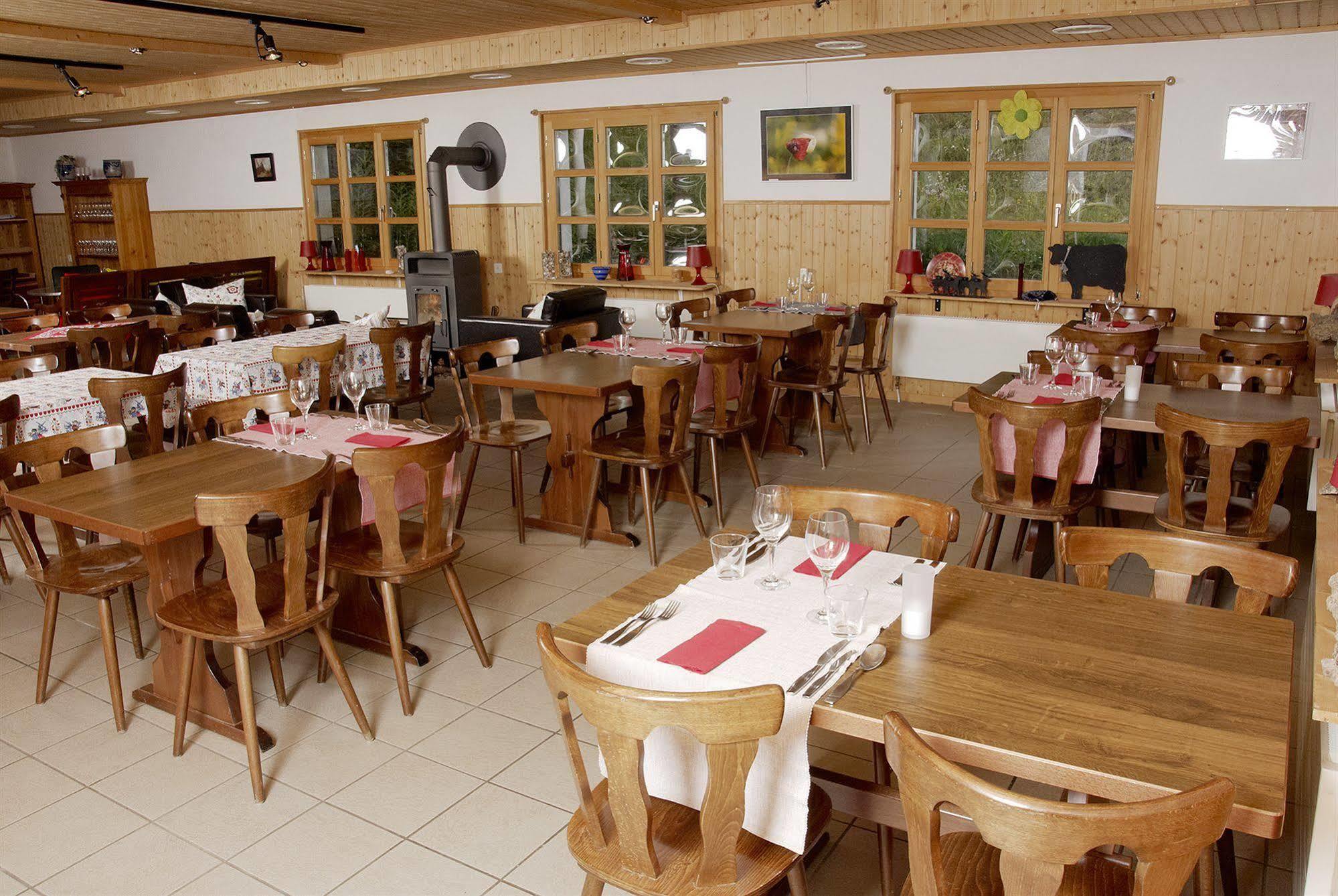 Hotel Restaurant Walliser Sonne Reckingen Esterno foto