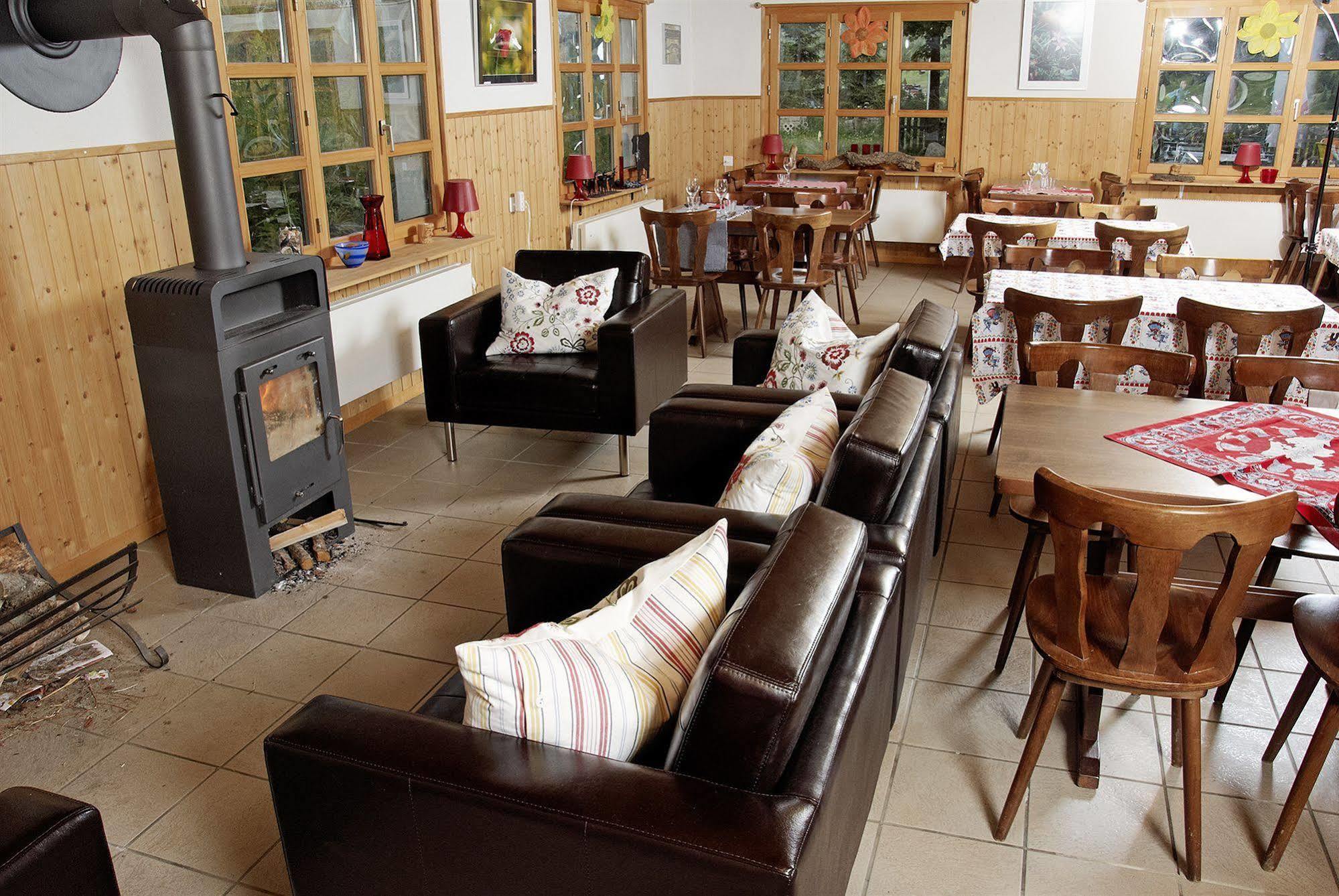 Hotel Restaurant Walliser Sonne Reckingen Esterno foto