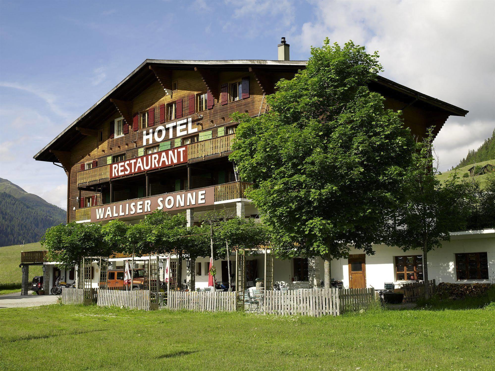 Hotel Restaurant Walliser Sonne Reckingen Esterno foto